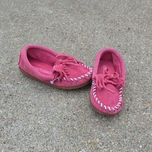 Minnetonka Kilty Bright Pink Suede Leather Moccasins Size 9
